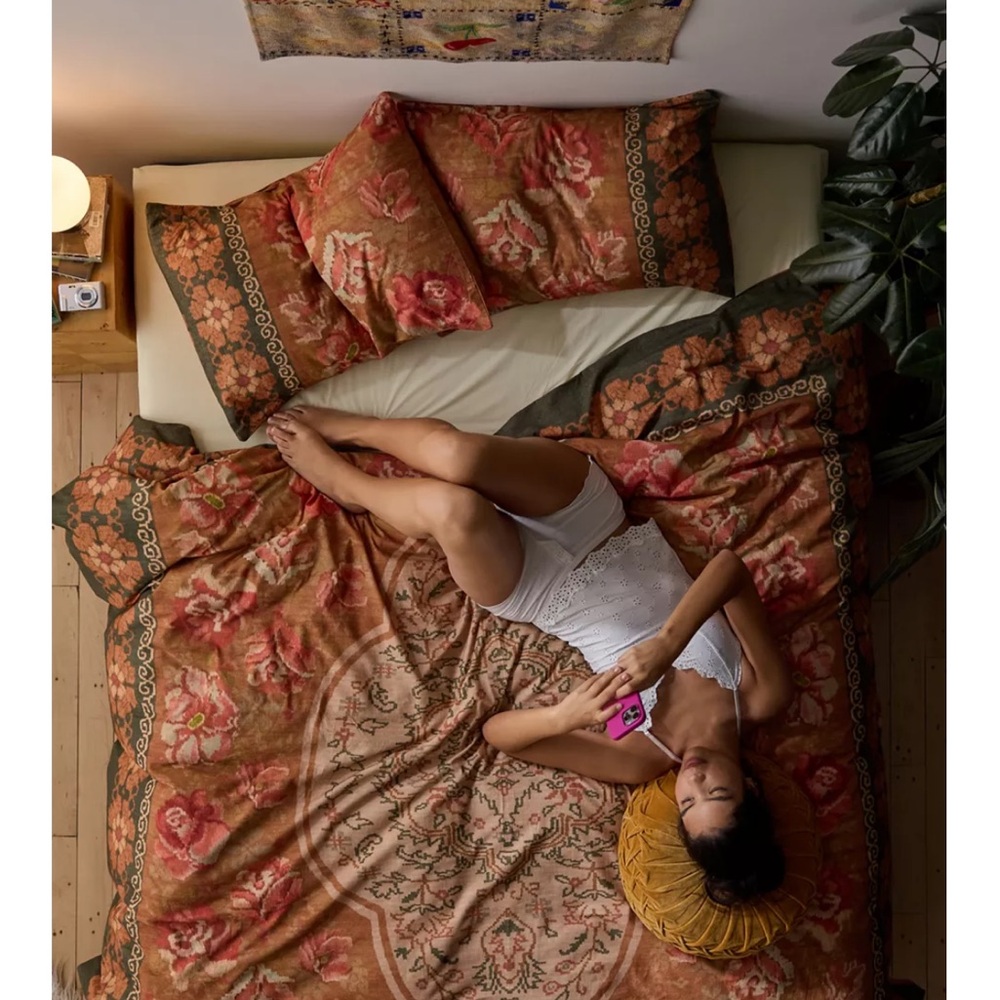 ISO DO NOT BUY urban outfitters floral Minerva duvet cover for queen or king